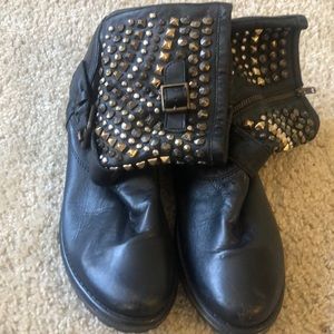 STEVE MADDEN🔥🔥 studded boots!! Barely Worn